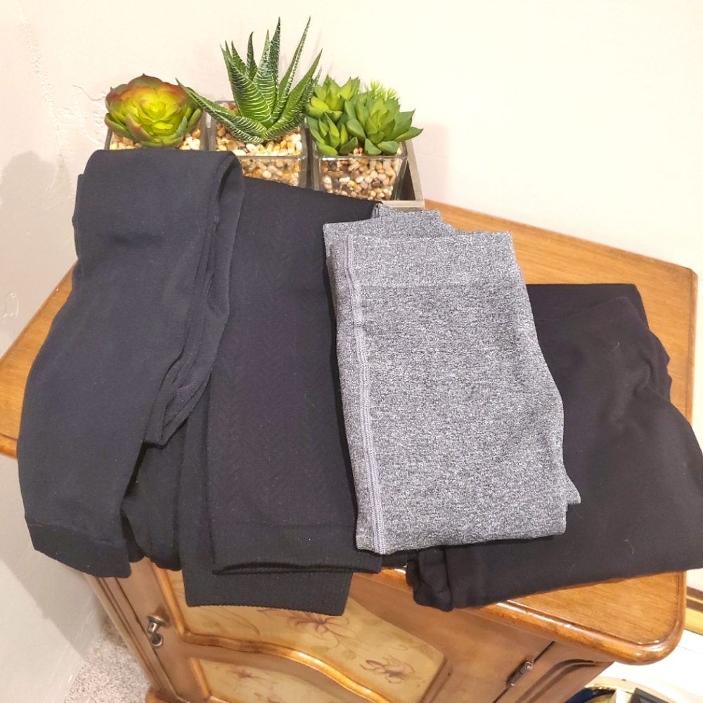 STUDIO 4 pair leggings Black and Grey. M/L.